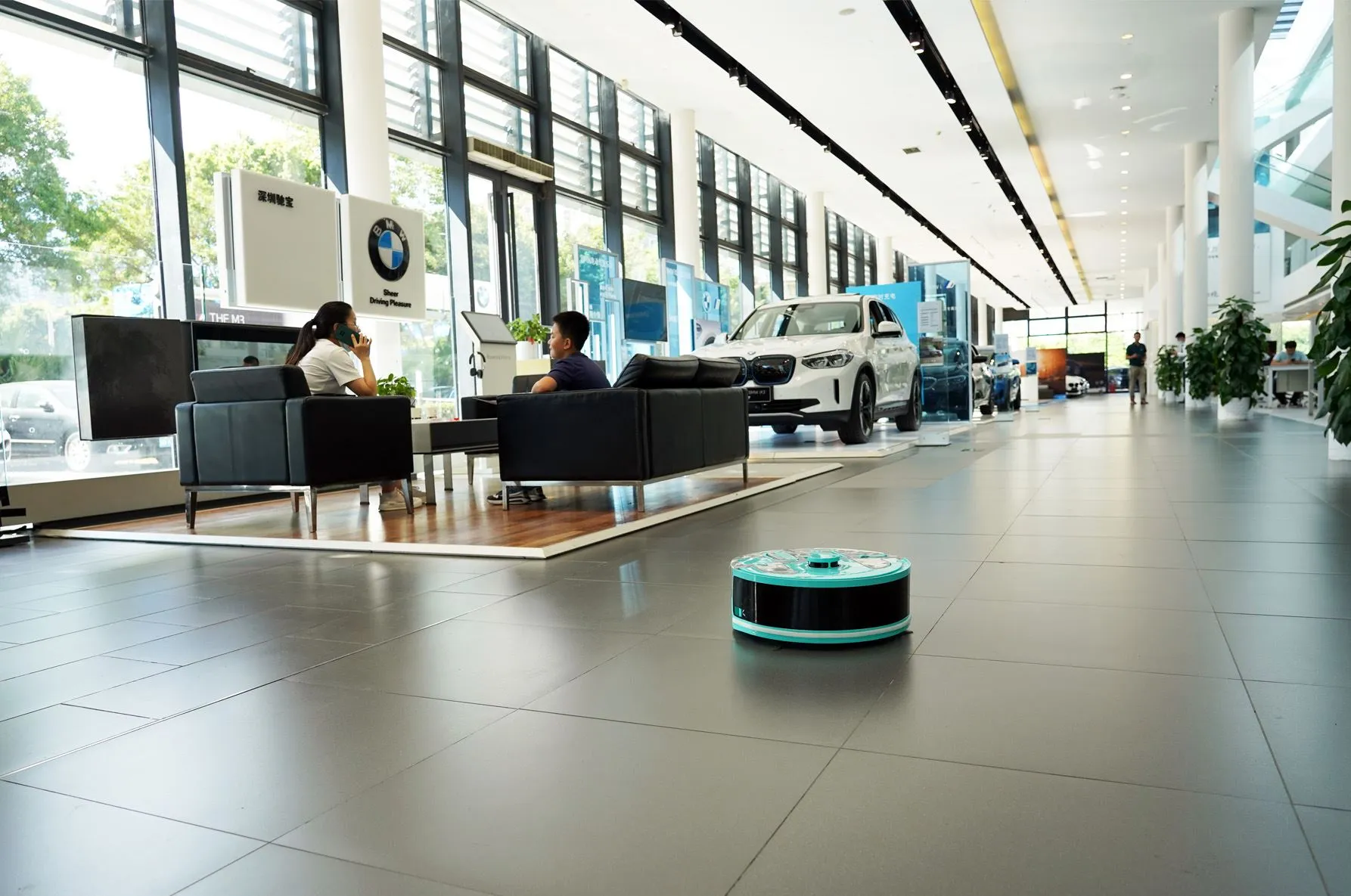 5S Mağazasında Reeman Salyangoz Temizleyici Robot